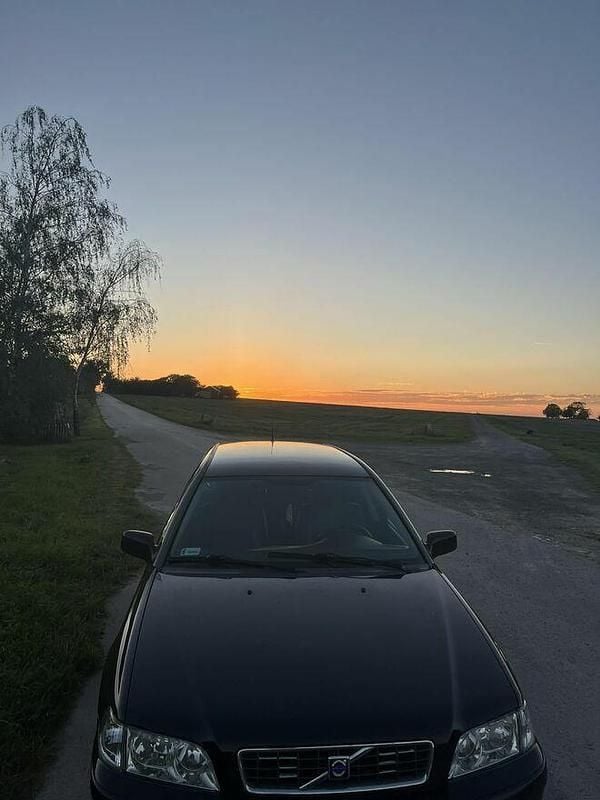 Używany Volvo V40 2004 Czarny Kombi