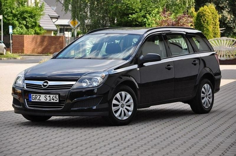 Używany Opel Astra 90 KM (66 kW) 2009 Czarny Kombi