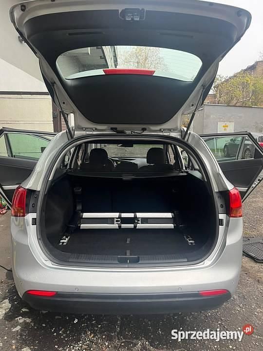 Używany Kia Ceed 90 KM (66 kW) 2017 Srebrny Hatchback