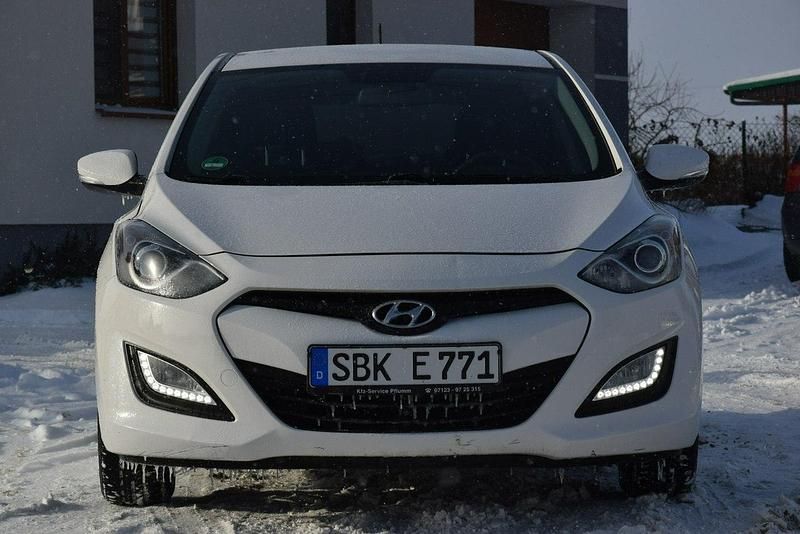 Używany Hyundai i30 100 KM (73 kW) 2015 Biały Hatchback