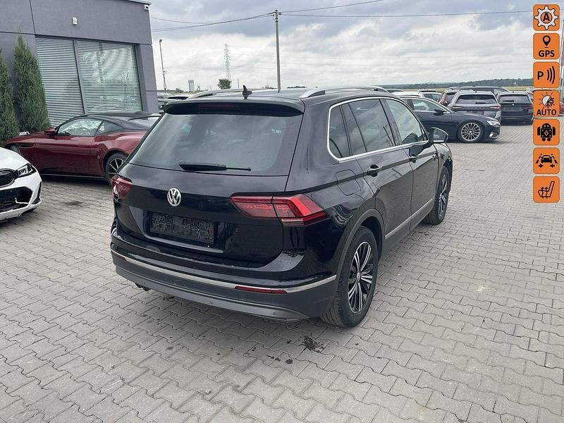 Czarny (metalik) Używany 2018 VW Tiguan Comfortline SUV | 49 900 zł - Obraz 1/4