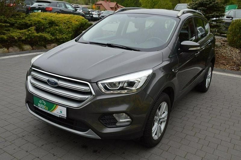 Szary (metalik) Używany 2018 Ford Kuga Titanium SUV | 61 900 zł (Uczciwa cena) - Obraz 1/4