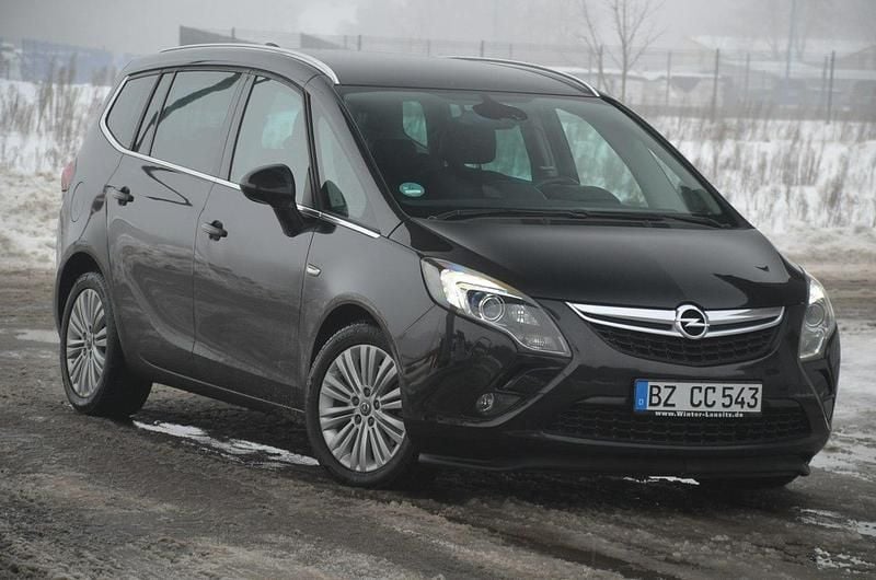 Używany Opel Zafira 130 KM (95 kW) 2016 Czarny Minivan