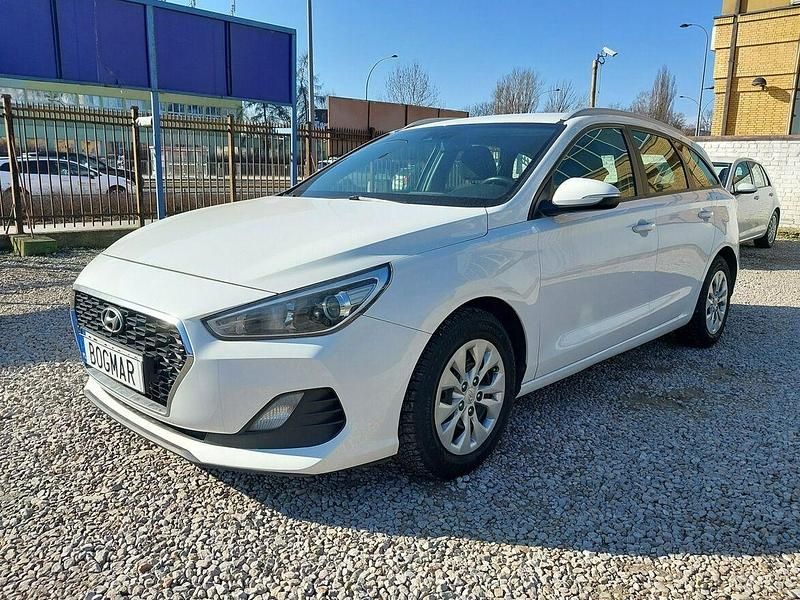 Używany Hyundai i30 116 KM (85 kW) 2018 Biały Kombi