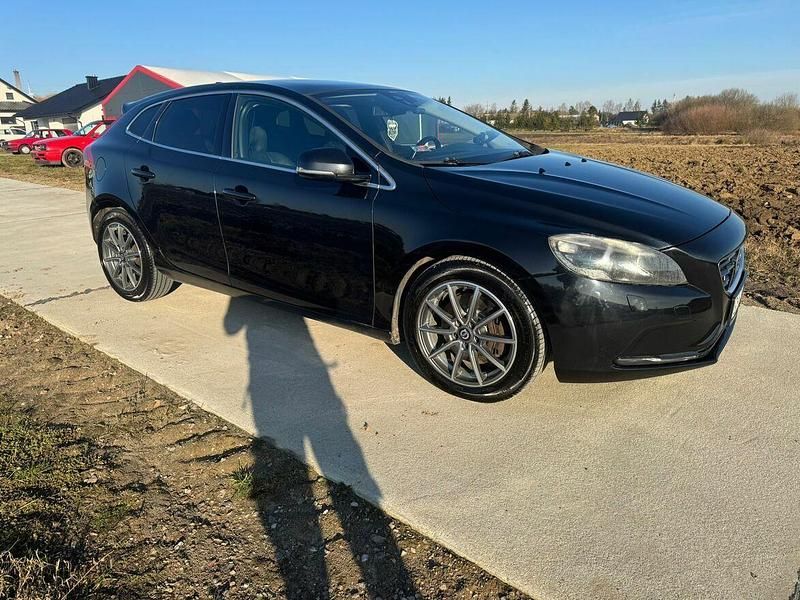 Używany Volvo V40 150 KM (110 kW) 2012 Czarny Hatchback