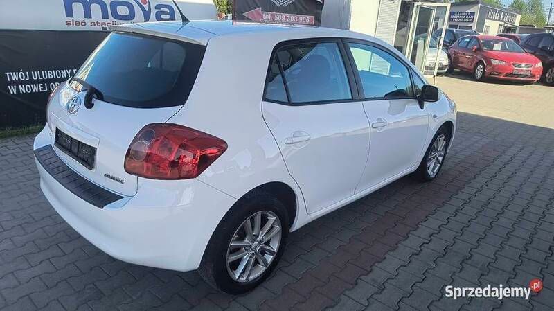 Biały Używany 2010 Toyota Auris Sedan/Limuzyna | 21 900 zł (Uczciwa cena) - Obraz 1/4