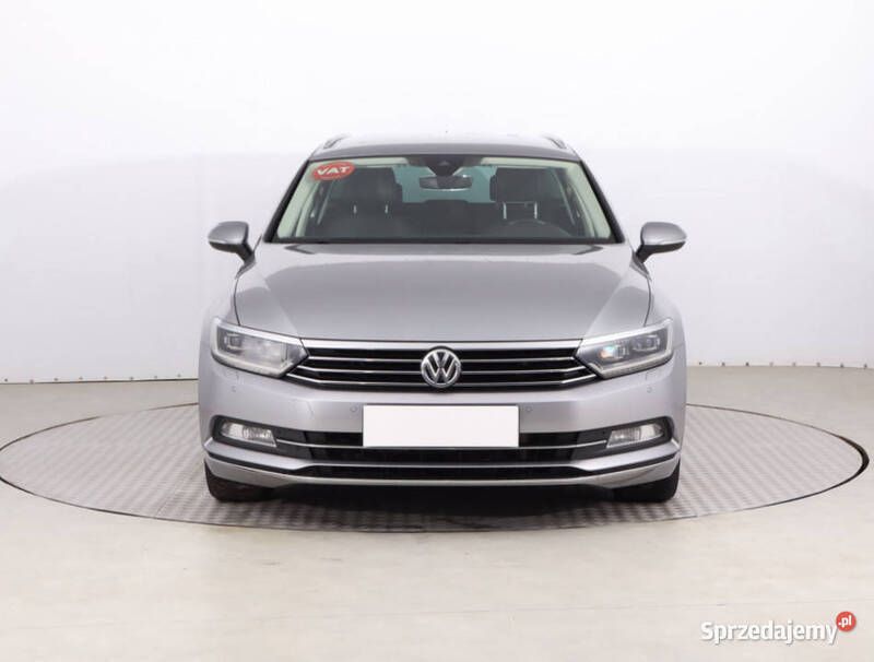 Srebrny Używany 2018 VW Passat Kombi | 64 999 zł (Uczciwa cena) - Obraz 1/4