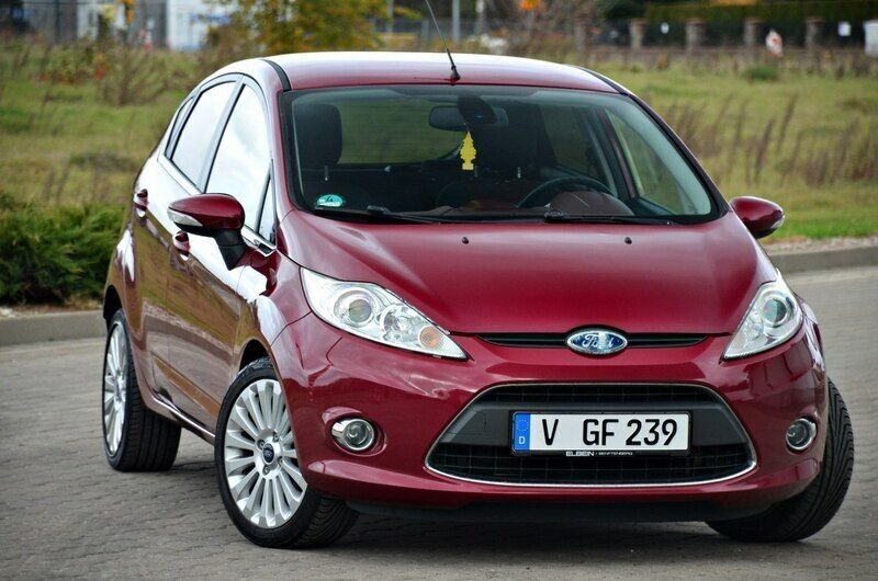 Bordowy (metalik) Używany 2009 Ford Fiesta Titanium Hatchback | 14 900 zł (Uczciwa cena) - Obraz 1/4