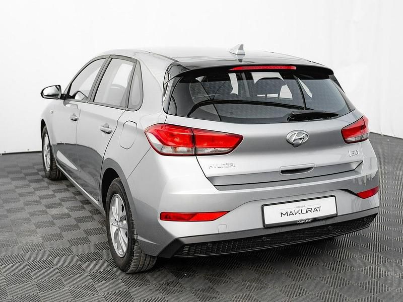 Używany Hyundai i30 110 KM (80 kW) 2022 Srebrny (metalik) Hatchback