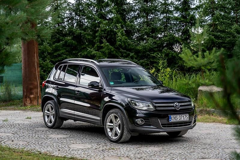 Czarny (metalik) Używany 2016 VW Tiguan LOUNGE SUV | 54 777 zł (Dobra cena) - Obraz 1/4