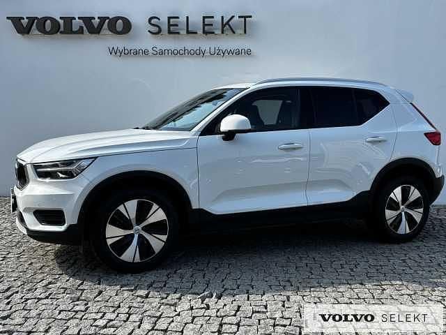 Biały Używany 2021 Volvo XC40 SUV | 114 900 zł (Uczciwa cena) - Obraz 1/4