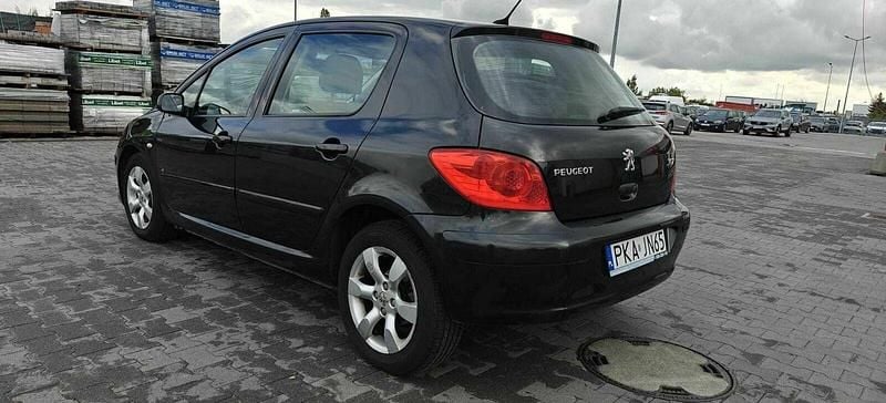 Czarny Używany 2005 Peugeot 307 Hatchback | 5400 zł (Dobra cena) - Obraz 1/4