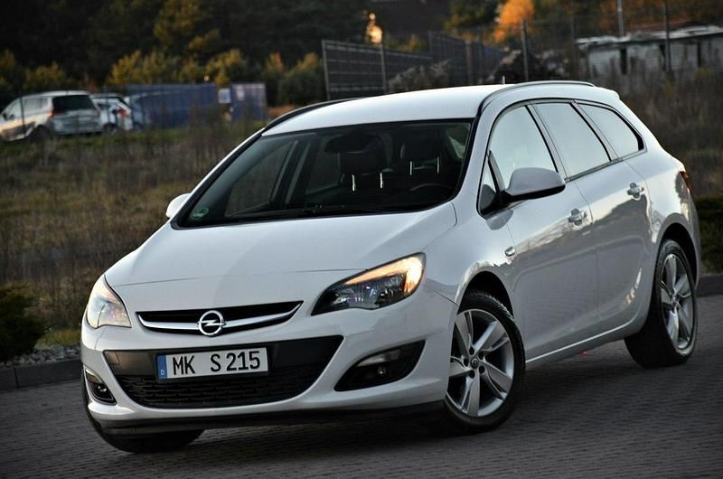 Używany Opel Astra 140 KM (102 kW) 2015 Biały Kombi