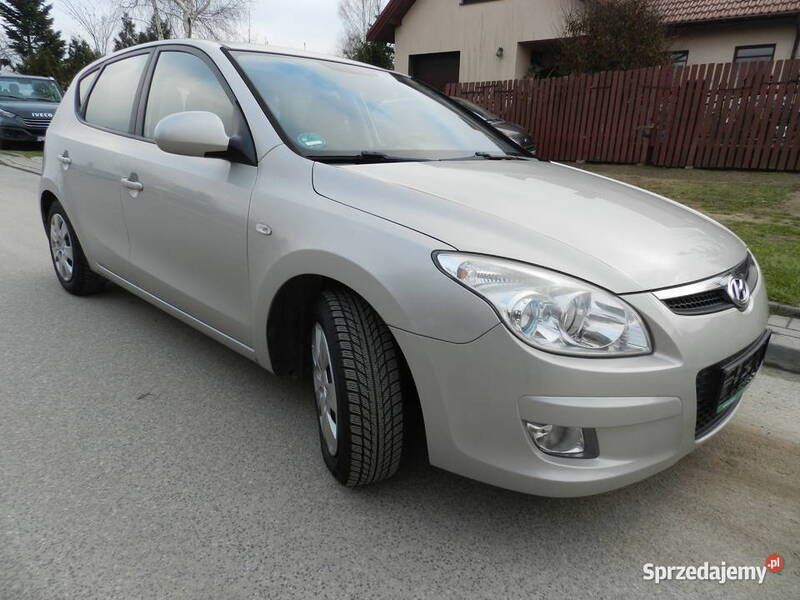 Używany Hyundai i30 109 KM (80 kW) 2007 Złoty Hatchback