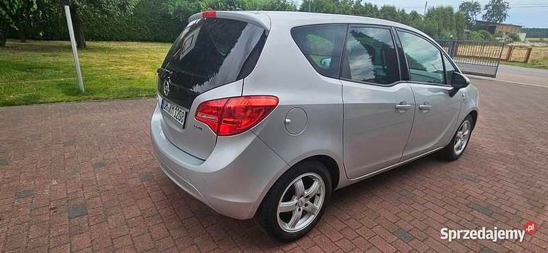 Srebrny Używany 2013 Opel Meriva Active Minivan | 13 900 zł - Obraz 1/4
