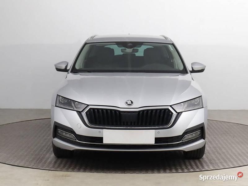 Srebrny Używany 2022 Skoda Octavia Kombi | 71 999 zł (Uczciwa cena) - Obraz 1/4