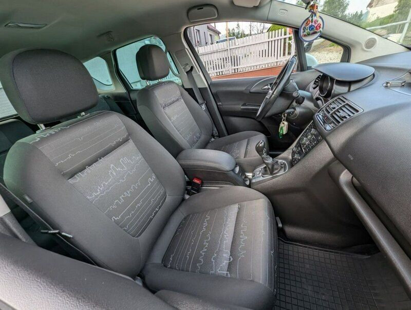 Używany Opel Meriva 140 KM (102 kW) 2011 Biały Minivan