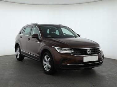 Czerwony Używany 2020 VW Tiguan SUV | 92 999 zł (Uczciwa cena) - Obraz 1/4