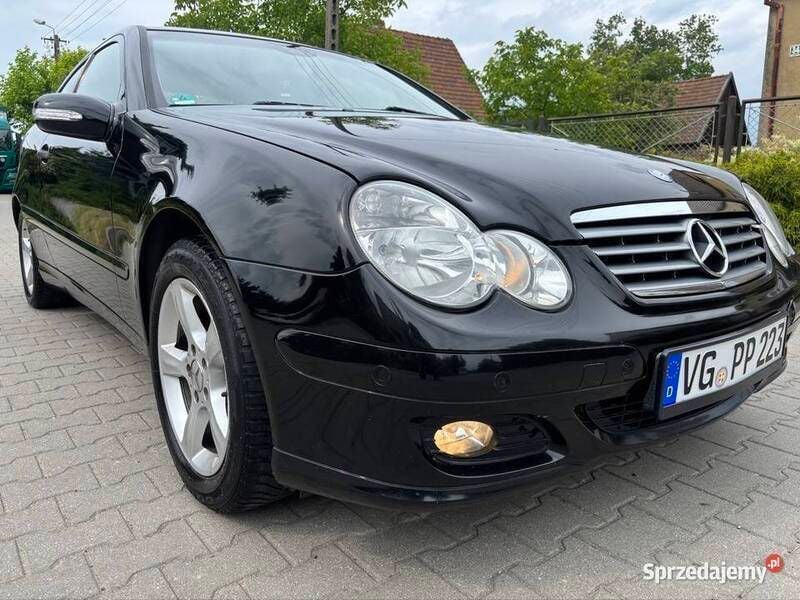 Czarny Używany 2005 Mercedes C160 Coupe | 10 900 zł - Obraz 1/4