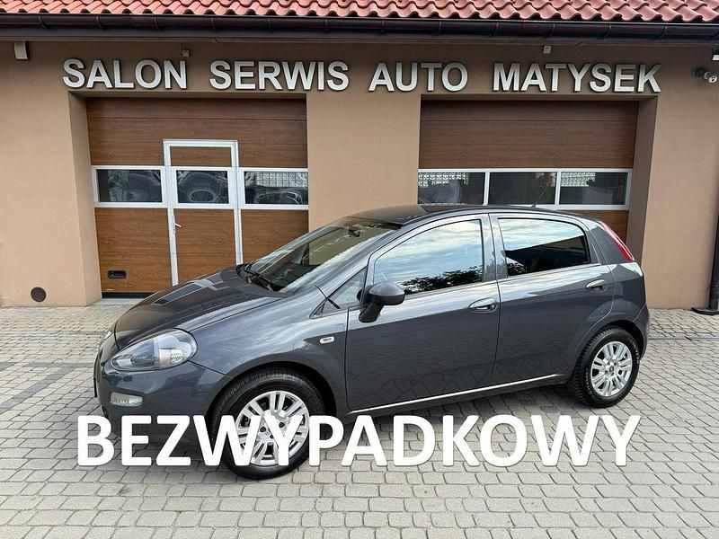Grafitowy Używany 2016 Fiat Punto Hatchback | 22 900 zł (Uczciwa cena) - Obraz 1/4