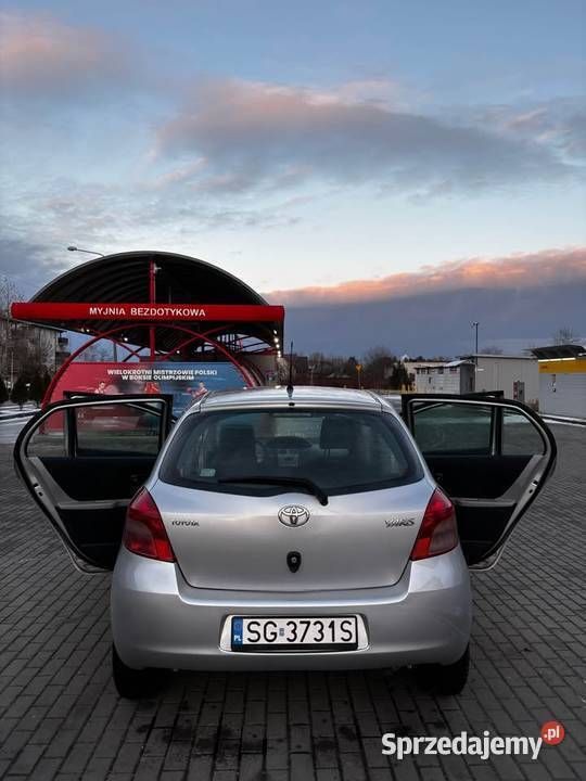 Srebrny Używany 2006 Toyota Yaris Hatchback | 11 000 zł (Uczciwa cena) - Obraz 1/4