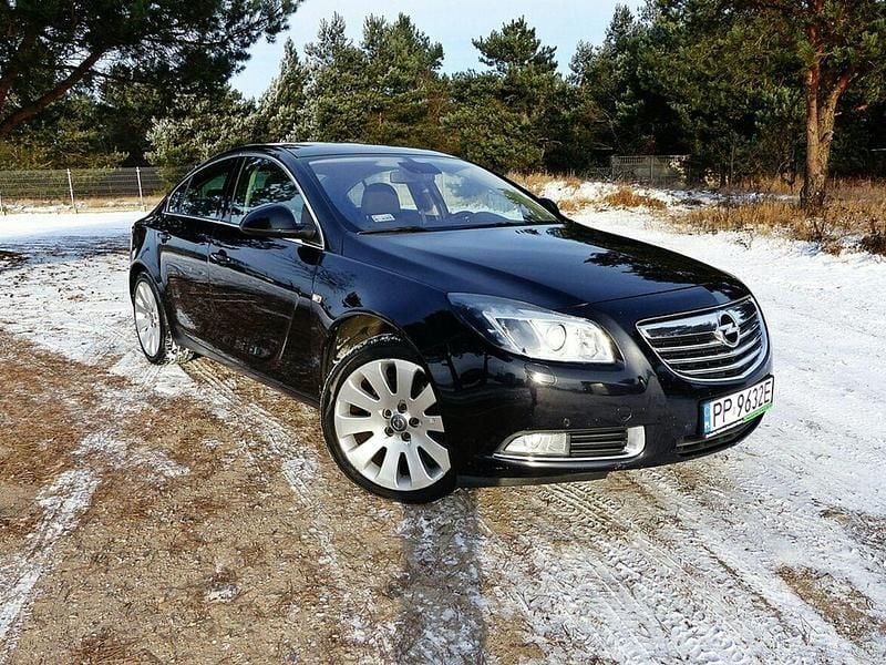 Używany Opel Insignia Cosmo 160 KM (117 kW) 2009 Czarny (metalik) Sedan/Limuzyna