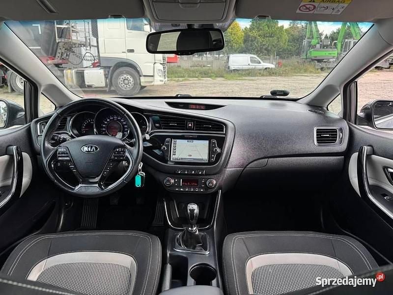 Szary Używany 2018 Kia Ceed Hatchback | 39 950 zł (Dobra cena) - Obraz 1/4