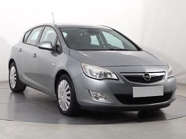 Srebrny Używany 2010 Opel Astra Hatchback | 16 999 zł (Uczciwa cena) - Obraz 1/4