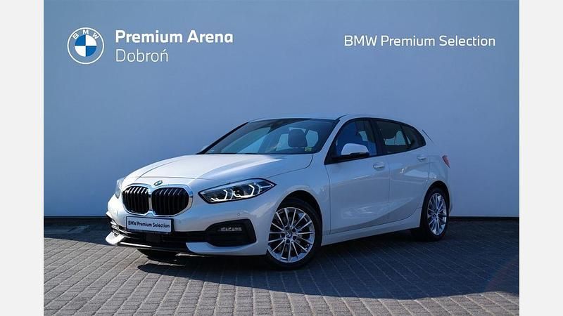 Mineral white metallic metalizowany Używany 2021 BMW 118 Advantage Hatchback | 89 900 zł (Uczciwa cena) - Obraz 1/3