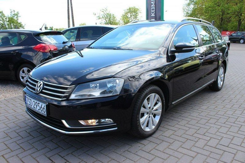 Czarny Używany 2011 VW Passat Highline Sedan/Limuzyna | 33 900 zł (Dość drogi) - Obraz 1/4