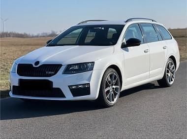 Biały Używany 2015 Skoda Octavia RS Kombi | 51 800 zł (Uczciwa cena) - Obraz 1/4