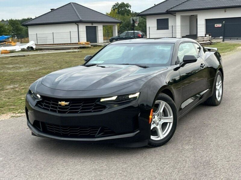 Czarny (metalik) Używany 2020 Chevrolet Camaro Coupe | 99 900 zł - Obraz 1/4