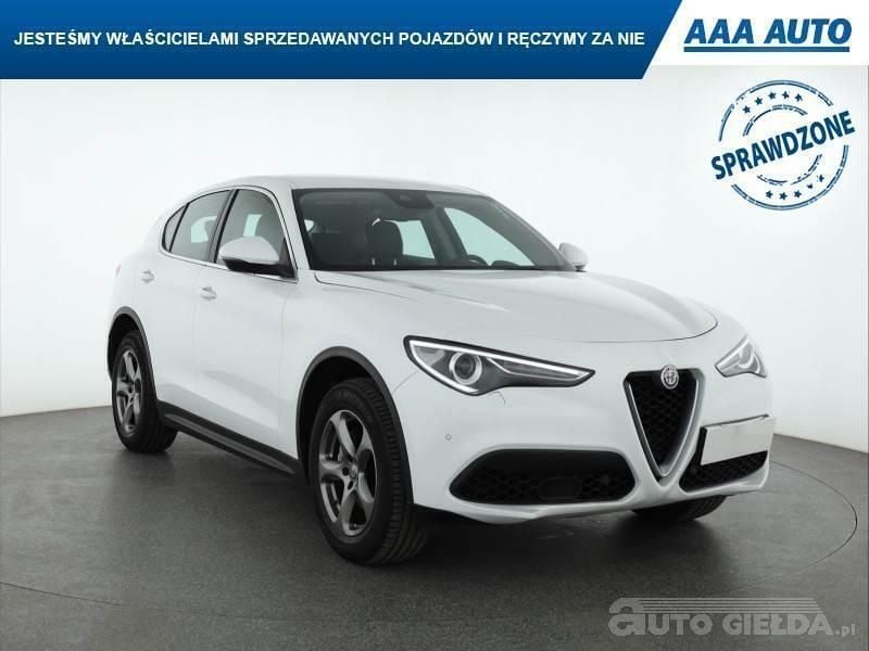 Biały Używany 2017 Alfa Romeo Stelvio SUV | 89 999 zł (Uczciwa cena) - Obraz 1/4
