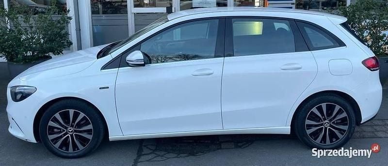 Używany 2021 Mercedes B250e Minivan | 49 000 zł - Obraz 1/4