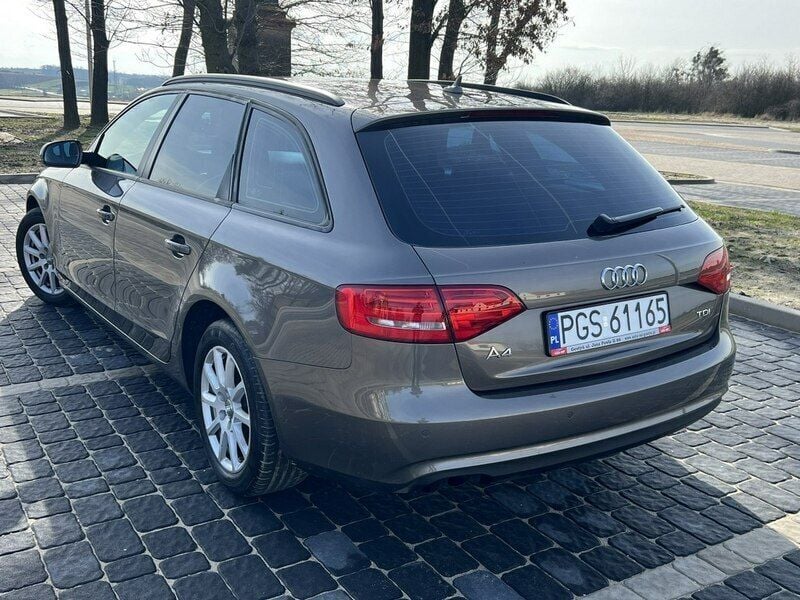 Używany Audi A4 140 KM (102 kW) 2012 Szary Kombi