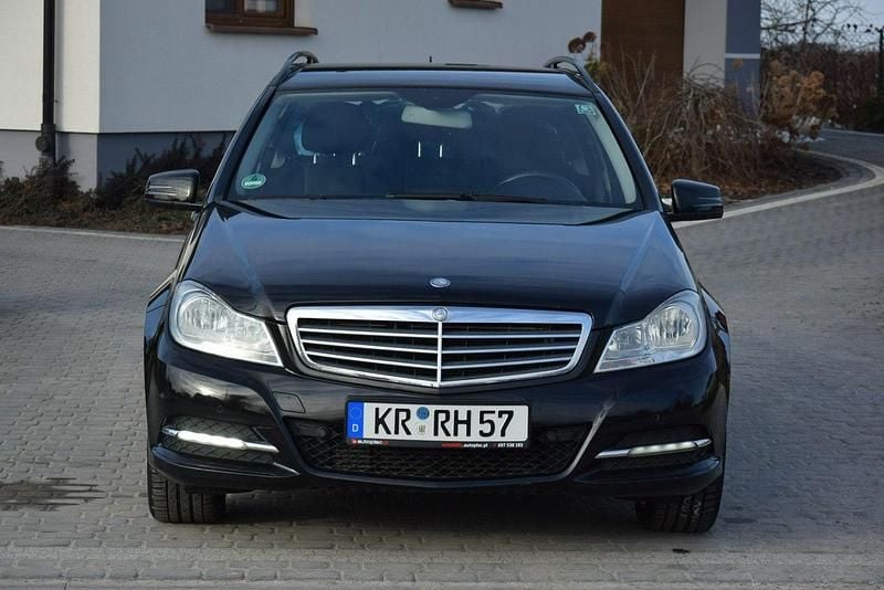 Używany Mercedes C180 155 KM (114 kW) 2012 Czarny Kombi