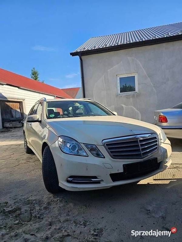 Używany 2012 Mercedes E200 Kombi | 11 000 zł (Super Cena) - Obraz 1/4