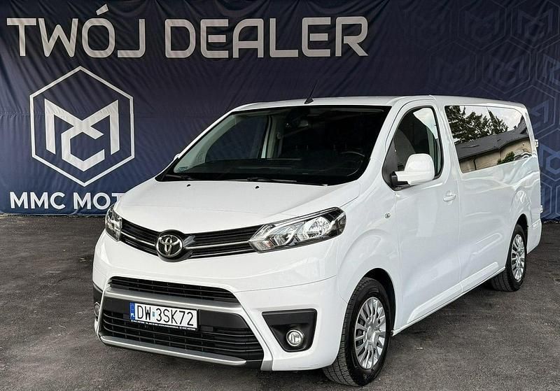Biały (metalik) Używany 2022 Toyota Proace Verso Kombi | 114 800 zł (Uczciwa cena) - Obraz 1/3