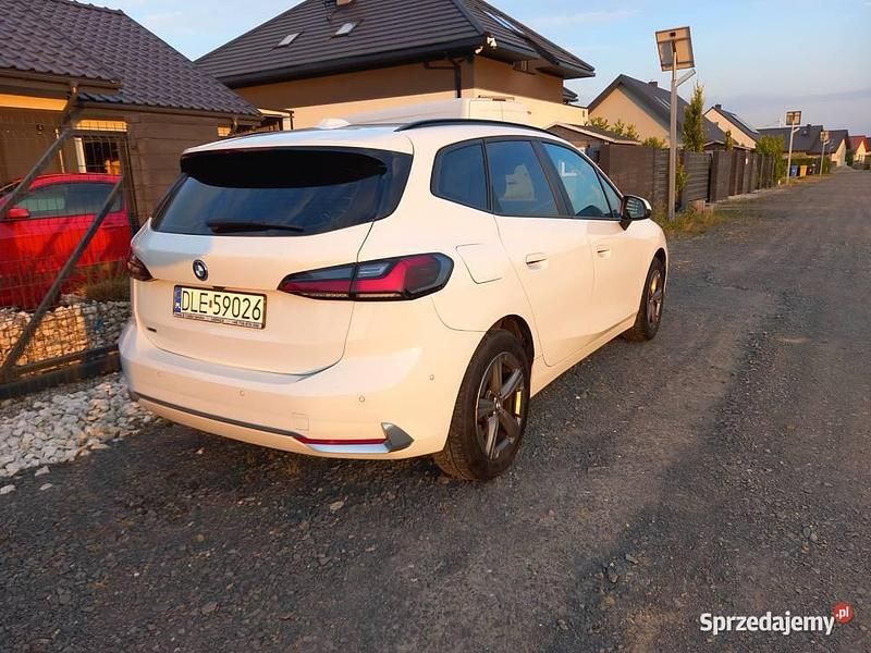 Biały Używany 2022 BMW 218 Kombi | 77 000 zł (Dobra cena) - Obraz 1/4