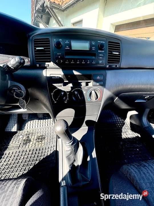 Używany Toyota Corolla 2004 Grafitowy Hatchback
