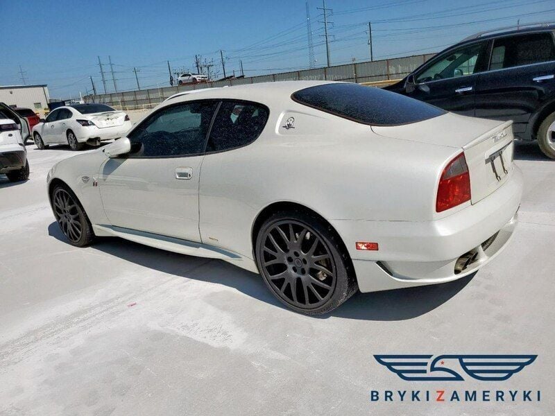Biały Używany 2005 Maserati GranSport Coupe | 58 540 zł - Obraz 1/1