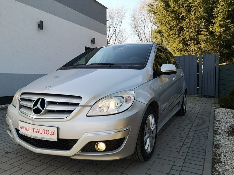 Srebrny Używany 2008 Mercedes B180 Minivan | 16 900 zł (Uczciwa cena) - Obraz 1/4
