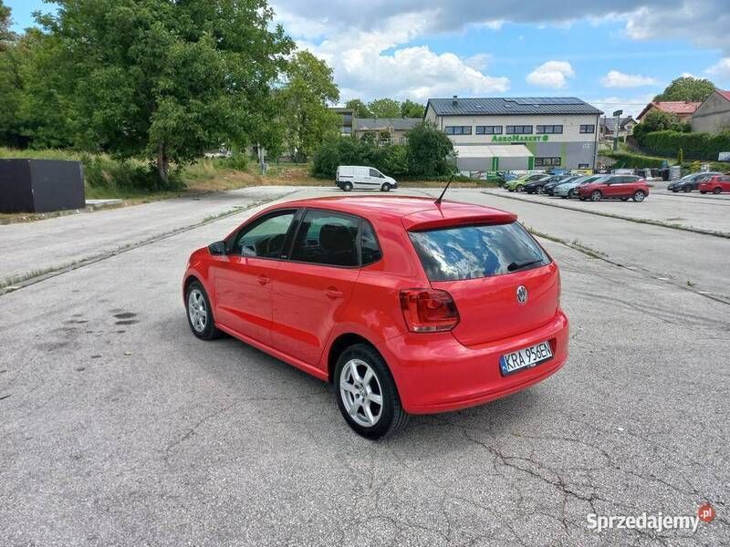 Czerwony Używany 2011 VW Polo Sedan/Limuzyna | 17 900 zł (Uczciwa cena) - Obraz 1/4