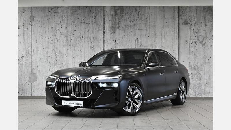 Czarny szafir metalizowany Używany 2023 BMW 740 Comfort Edition Sedan/Limuzyna | 459 900 zł - Obraz 1/3