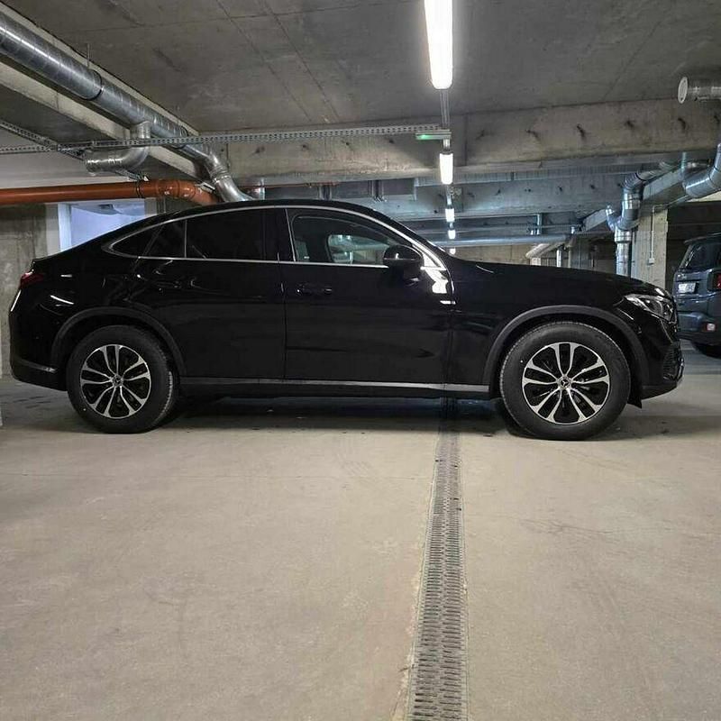 Używany Mercedes GLC220 197 KM (144 kW) 2024 Czarny SUV
