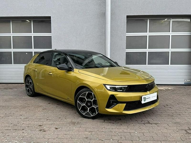 Używany Opel Astra Ultimate 2022 Żółtozłoty Hatchback