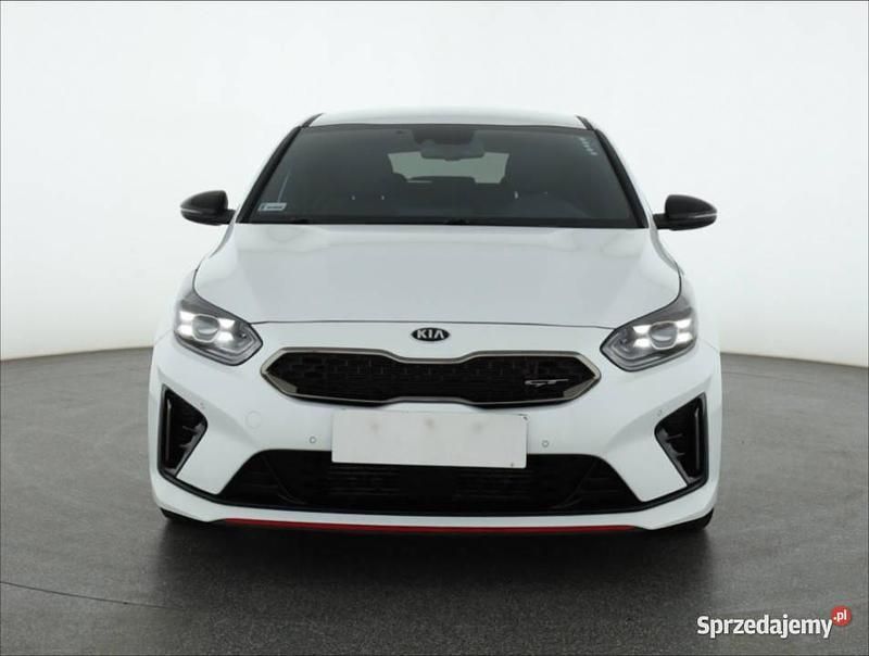 Biały Używany 2021 Kia ProCeed GT Hatchback | 99 999 zł - Obraz 1/4