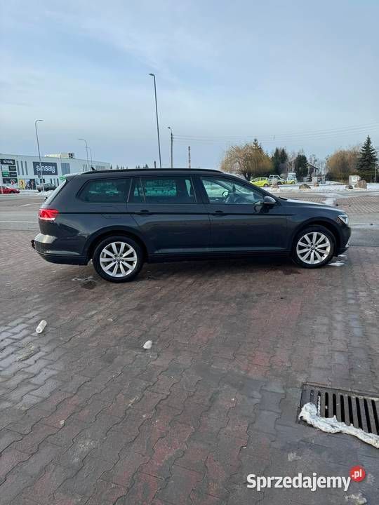 Używany VW Passat Trendline 2018 Szary Sedan/Limuzyna