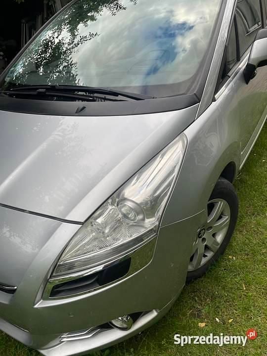 Srebrny Używany 2012 Peugeot 5008 Minivan | 19 000 zł (Dobra cena) - Obraz 1/4