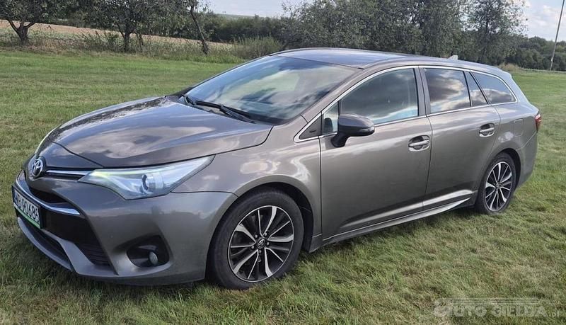Używany 2018 Toyota Avensis Kombi | 53 600 zł - Obraz 1/4